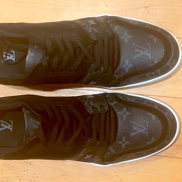 Gently used LV Trainer Sneakers in Graphite - Picture 2 of 4